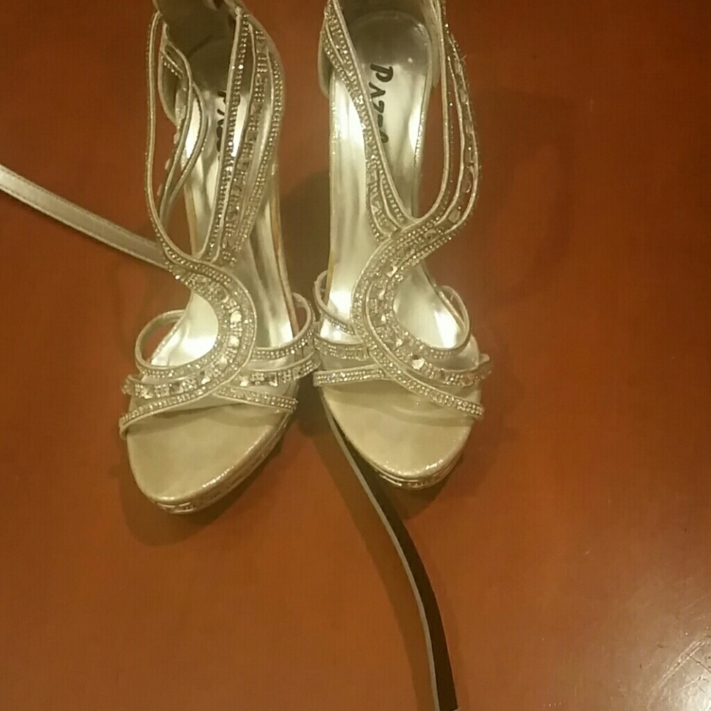 Shoes - Picture 5 of 7
